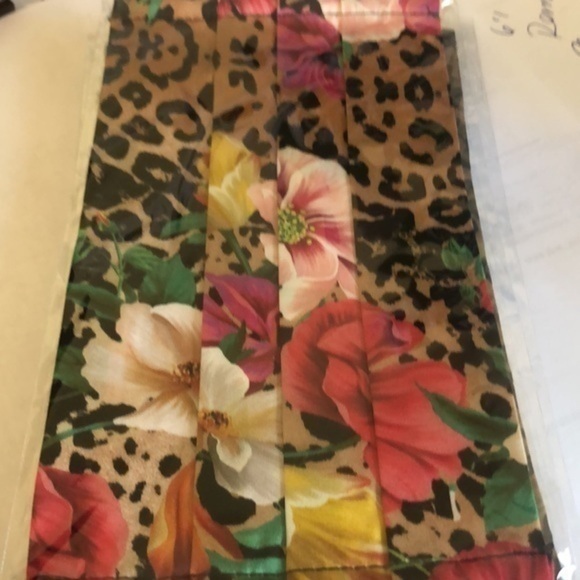 Johnny Was silk face masks pack of 5 each one is different new never out of pack - Picture 4 of 8